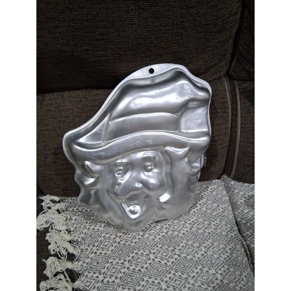 Vintage Wilton Whimsical Witch Novelty Cake Pan Mold Halloween Bewitched Party